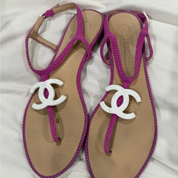 CHANEL Pink CC Logo Sandals - Picture 1 of 4